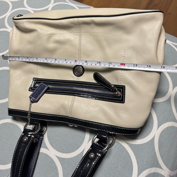 *Vintage* Authentic Coach Cream + Navy Purse, Laura Handbag with Kiss-lock - Picture 15 of 16